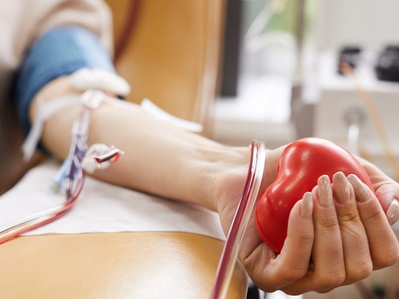 close-up-patient-with-tubes-her-arm-squeezing-ball-her-hand-while-donating-blood_1200x800-800×800 close-up-patient-with-tubes-her-arm-squeezing-ball-her-hand-while-donating-blood_1200x800-800x800